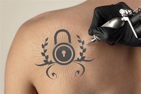 Comunicaci N Direcci N Y Concepto De Tatuaje De La Creatividad En La