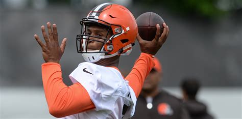 Friday Insider Deshone Kizer Brings Humility Classroom Smarts To