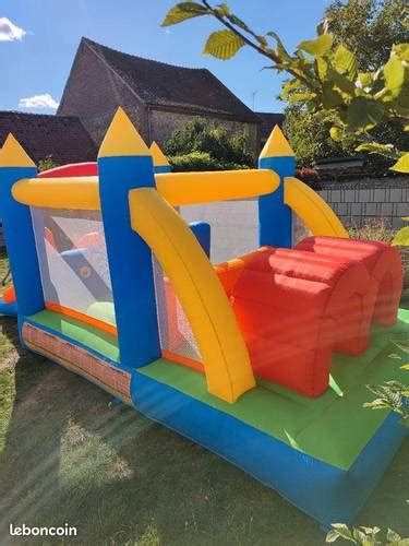 Structure gonflable pour enfants à louer sur Bailleul sur Terrain