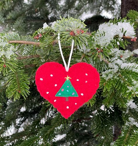 DIY heart shaped Christmas ornaments - I Can Sew This