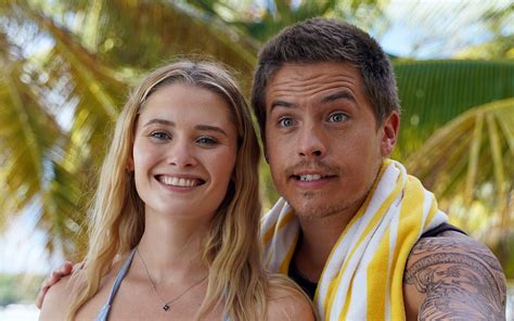 Dylan Sprouse Y Virginia Gardner Sobre Los Cambios De Un Desastre Es