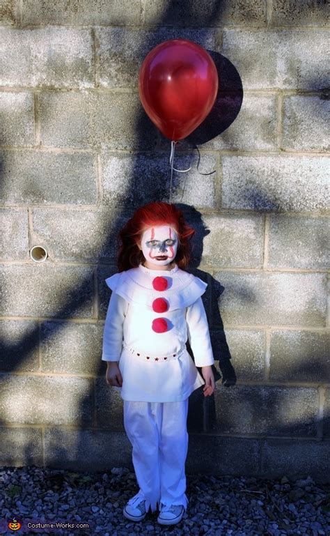 DIY Pennywise Halloween Costume for Girls | Last Minute Costume Ideas