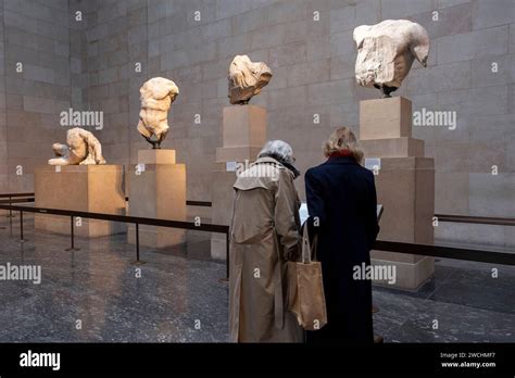 Sculptures du Parthénon de la Grèce antique fragments qui sont