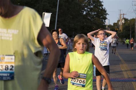 Runners Take The Street In Crims 2017 Michigan Mile Race