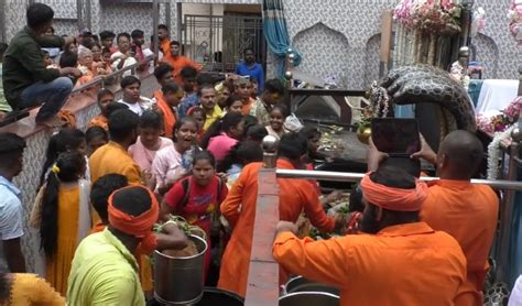 Har Har Mahadev Devotees Thronged Shiva Temples On The First Monday