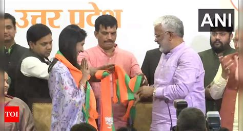 Uttar Pradesh Rebel Congress Mla Aditi Singh Joins Bjp Lucknow News