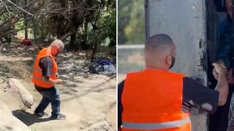 Juan Bonales recorre las calles de San José para ayudar a personas