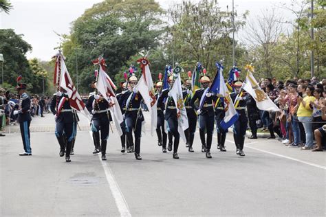 Desfile cívico militar marca o aniversário de 221 anos de Resende A