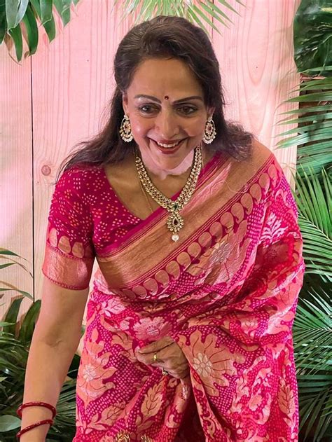 Hema Malini Rekha Both Actresses Like Sisters See Their Latest Party Pics On The Ocassion Of