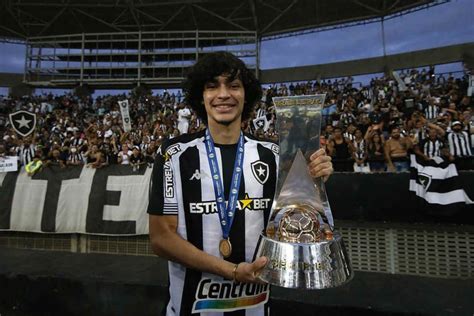 Recuperado De Covid Matheus Nascimento Retorna Aos Treinos No Botafogo