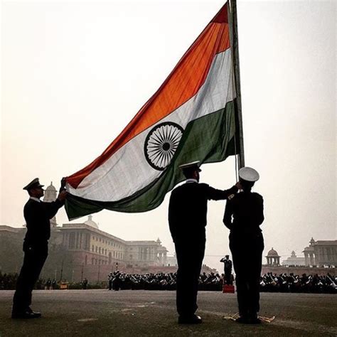 12 Pictures Of Indian Soldiers Hoisting National Flag Will Motivate You ...