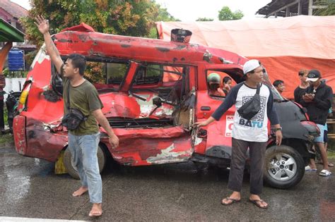 Sepanjang Orang Meregang Nyawa Di Perlintasan Kereta