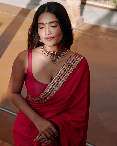 Saniya Iyappans Stunning Look Red Saree Goes Viral On Social Media L