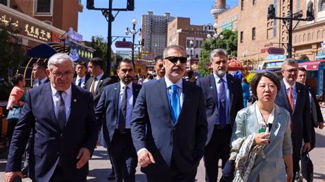 Bakan Fidan Urumçi de Yanghang Camii ni ve Uluslararası Büyük Pazar ı