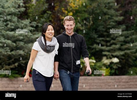 Mark Zuckerberg And His Wife Priscilla Banque De Photographies Et Dimages à Haute Résolution