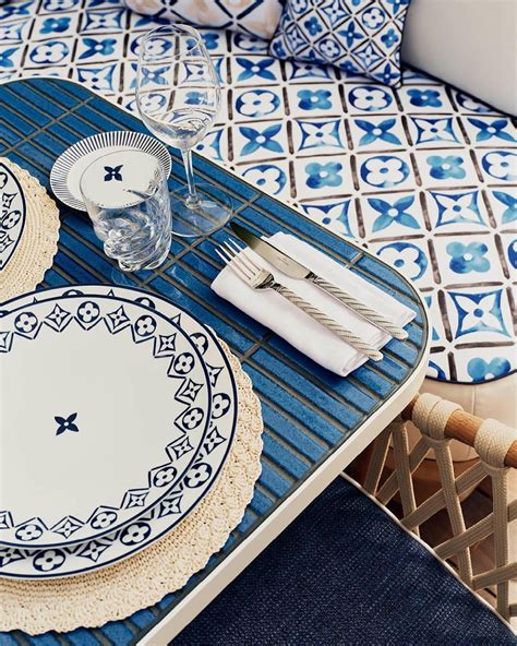 Louis Vuitton lance sa première collection dart de la table spoiler