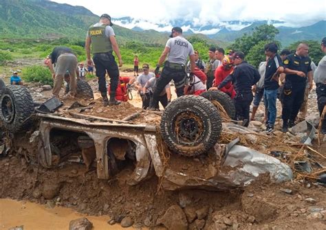 Huaico Arrastra A Familia Que Viajaba De Trujillo A Cajamarca Madre E