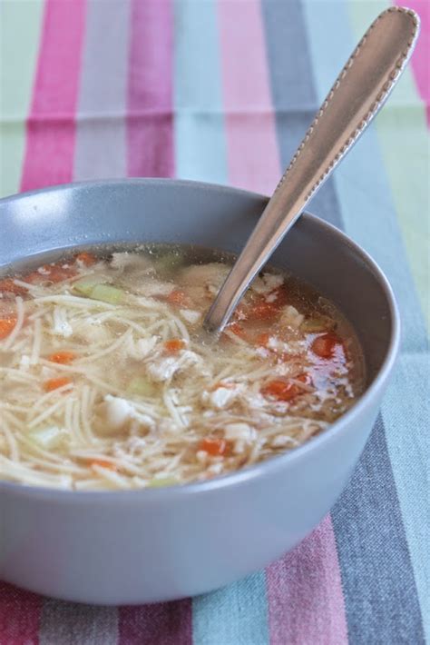 Sopa De Pollo Y Fideos Para Calentar El Alma