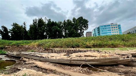 Mississippi Rivers Low Water Level Reveals Shipwreck