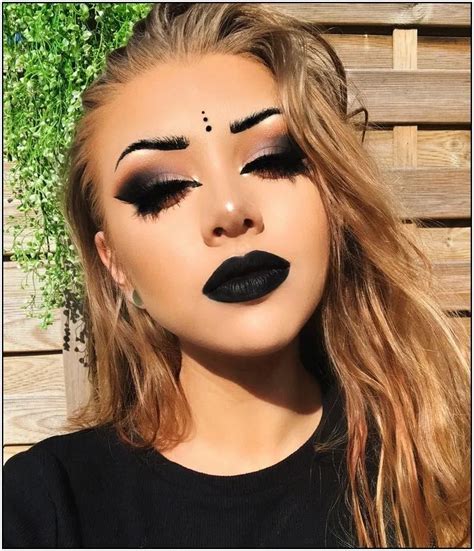 130 Insane Yet Pretty Halloween Makeup Ideas 4