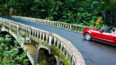 road  hana highway visit  usa