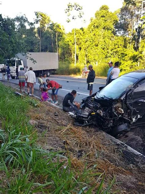 Homem Fica Gravemente Ferido Em Acidente Entre Carro De Passeio E