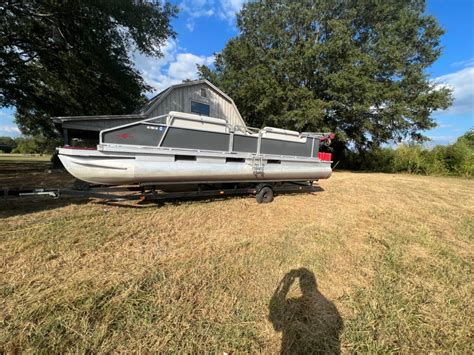 26 Foot Sun Tracker Pontoon With A 1990 Model 90 Hp 2 Stroke 1988 For Sale For 1688 Boats