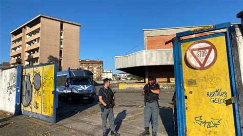 Ex Gondrand Di Via Cigna In Corso Lo Sgombero Della Fabbrica Occupata