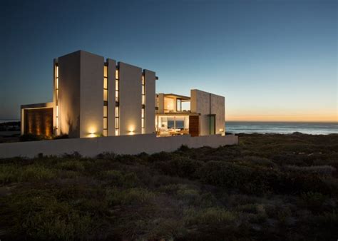 Pearl Bay Residence By Gavin Maddock Overlooks The Ocean