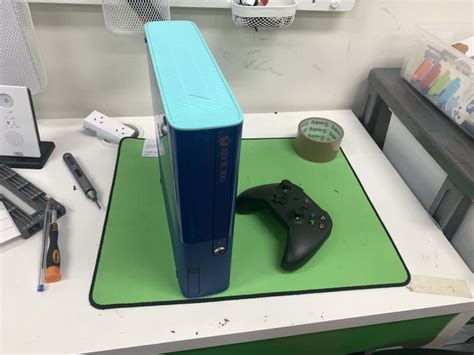 Xbox 360 E Blue