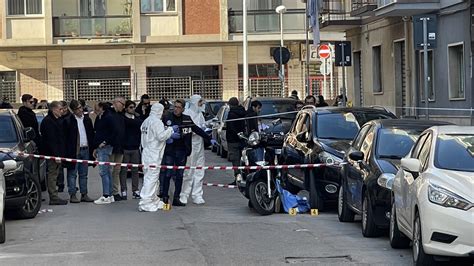 Bari Freddato Sotto Casa Con Colpi Di Pistola Indaga La Dda