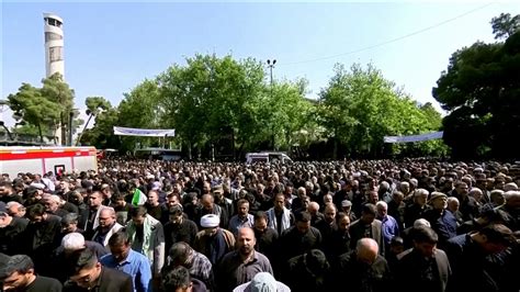 Klan News Turmat mblidhen përpara funeralit të Presidentit iranian