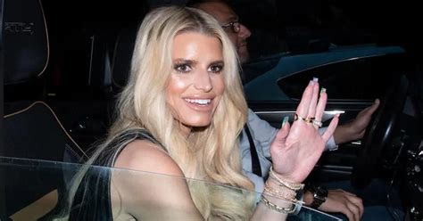 Jessica Simpson Looks Unrecognizable While Posing With Mom Photo