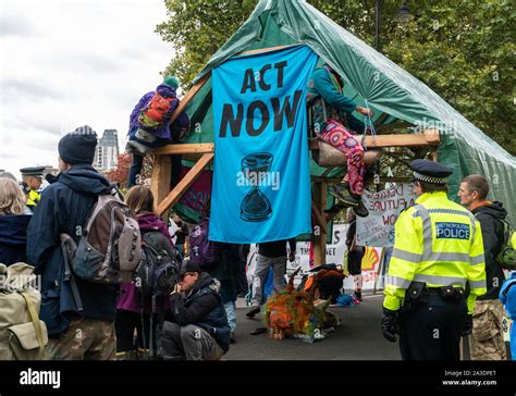 7th Oct 2019 London Uk Extinction Rebellion Protesters Built A