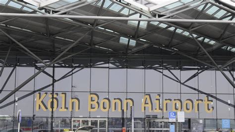 Verdi Warnstreik Trifft Den Flughafen K Ln Bonn Besonders Hart