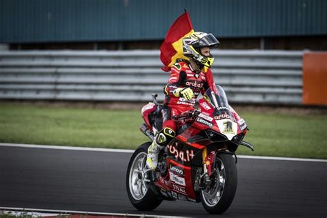 Lvaro Bautista Logra El T Tulo De Superbikes Venciendo En Jerez