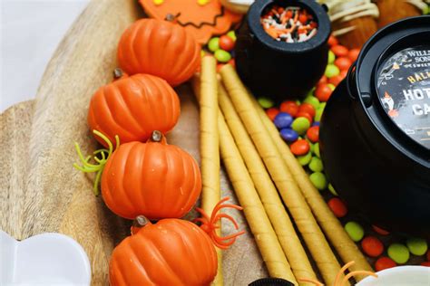 How To Create A Spooky Halloween Hot Cocoa Board