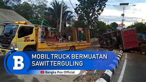 Video Evakuasi Laka Tunggal Di Jalan Menyebabkan Mobil Truck