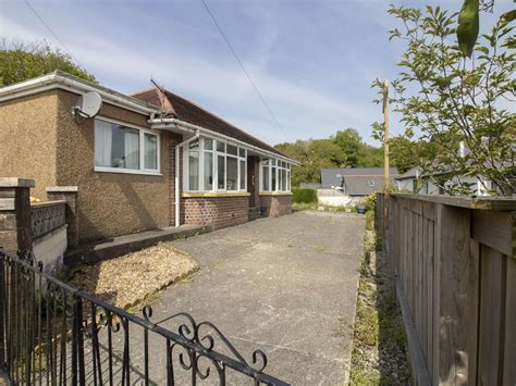 3 Bed Detached Bungalow For Sale In New Bryngwyn Road Newbridge