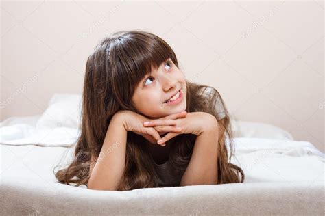 Little Girl Dreaming In Bed — Stock Photo © Inesbazdar 92424392