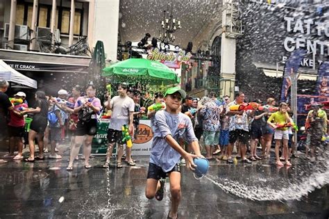 多圖／泰國潑水節登場！民眾大街上演「濕身秀」 歡慶新年氣氛嗨 旅遊 聯合新聞網