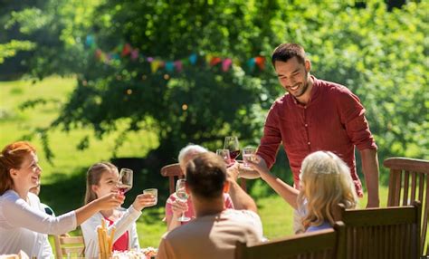 Concepto De Ocio Vacaciones Y Personas Familia Feliz Con Cena