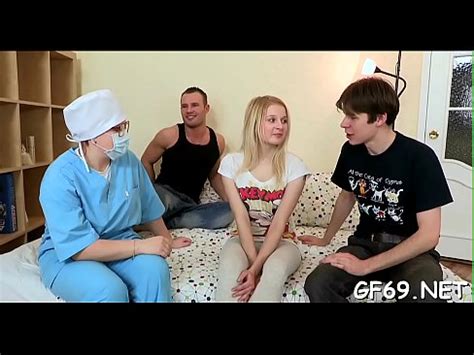 Agradable cariño está complaciendo a los hombres con su coño y su boca XVIDEOS