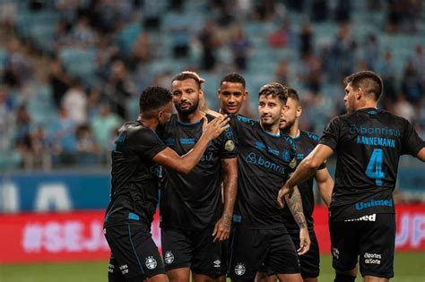 Grêmio ganha do Novo Hamburgo e garante 15 pontos isolado na liderança