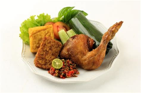 Premium Photo | Nasi Timbel Komplit