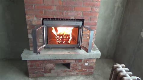 Чем отличается камин с чугунной топкой от камина , построенного из ...