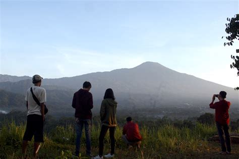 Gunung Slamet Naik Status Jalur Pendakian Ditutup Gaya Hidup