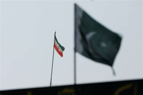 Pakistan Iran Agree To De Escalate Tensions After