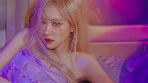 We Broke Up Now Fans React As Blackpink S Rosé Bursts Out Laughing After Listening To A Blink