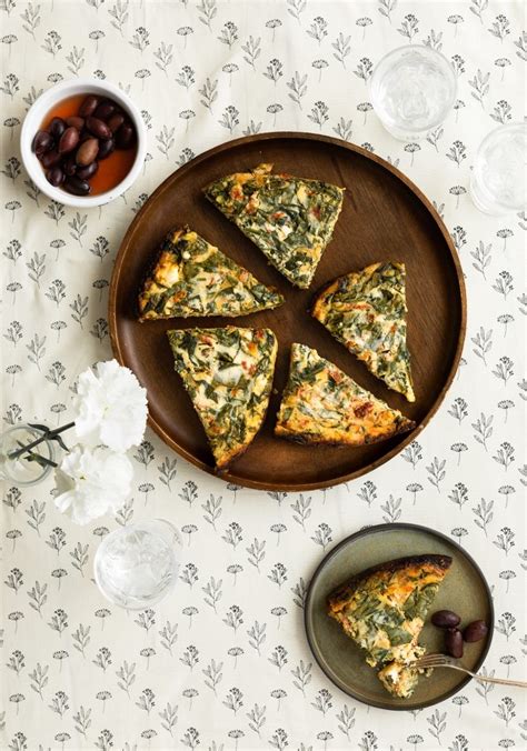 Quiche sans croûte aux épinards aux tomates séchées au fromage féta